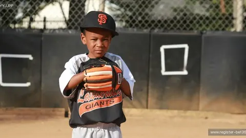 穆里尼奥力图强化后防线，尤文门神什琴斯尼成引援目标